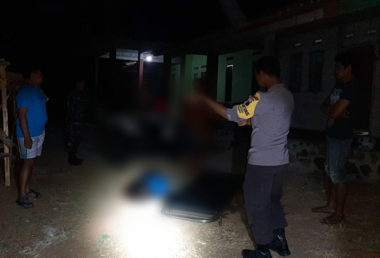 Seorang pelajar SMK di Kaliwungu diduga dianiaya sekelompok remaja hingga meninggal dunia Seorang pelajar SMK di Kaliwungu diduga dianiaya sekelompok remaja hingga meninggal dunia