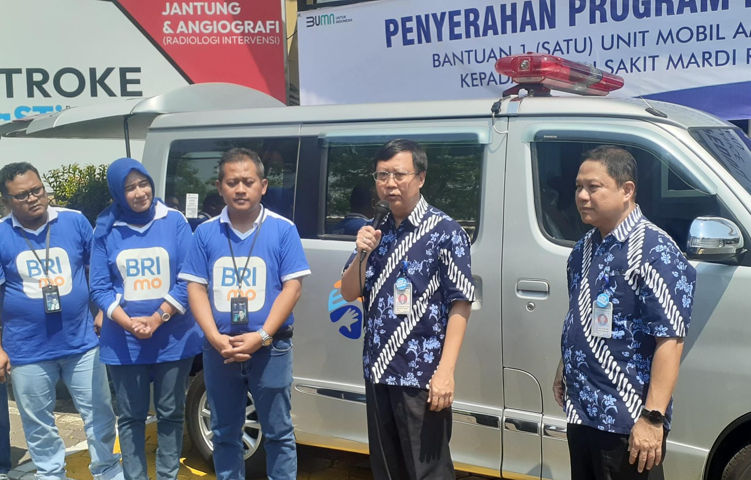 BRI hibahkan ambulans untuk jemputan pasien RS Mardi Rahayu Kudus secara gratis BRI hibahkan ambulans untuk jemputan pasien RS Mardi Rahayu Kudus secara gratis