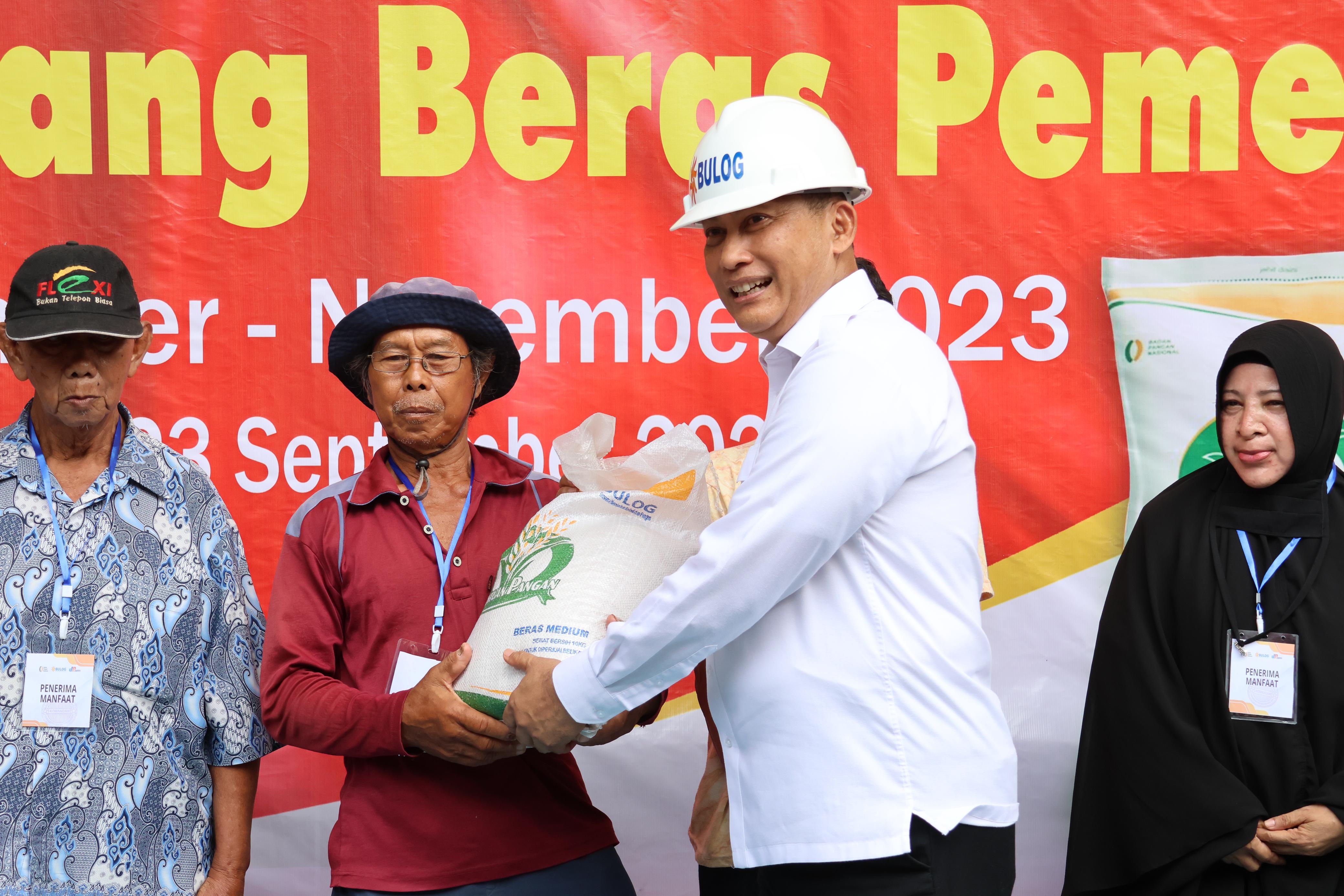 Buwas salurkan langsung beras bantuan pangan ke masyarakat di Balikpapan Buwas salurkan langsung beras bantuan pangan ke masyarakat di Balikpapan