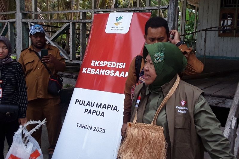 Mensos bantu pengobatan operasi katarak warga pulau terluar Mapia Mensos bantu pengobatan operasi katarak warga pulau terluar Mapia