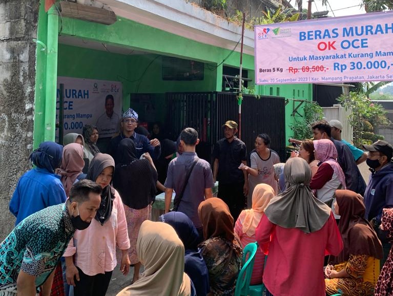 Harga beras naik, OK OCE Kemanusiaan gelar sembako murah bagi warga Mampang 