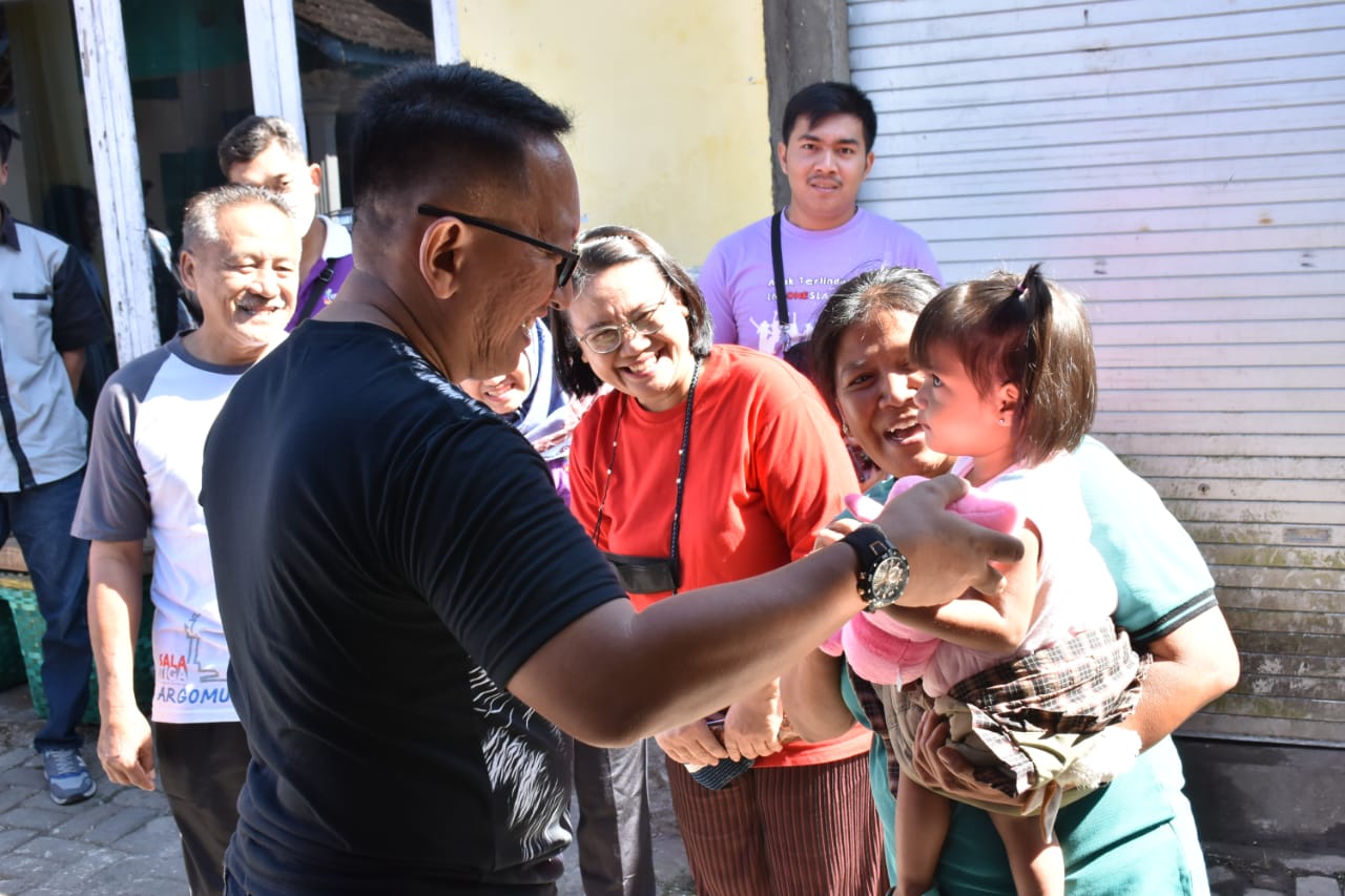 Pj Wali Kota Salatiga berikan bantuan kepada anak stunting dan BSRS Pj Wali Kota Salatiga berikan bantuan kepada anak stunting dan BSRS