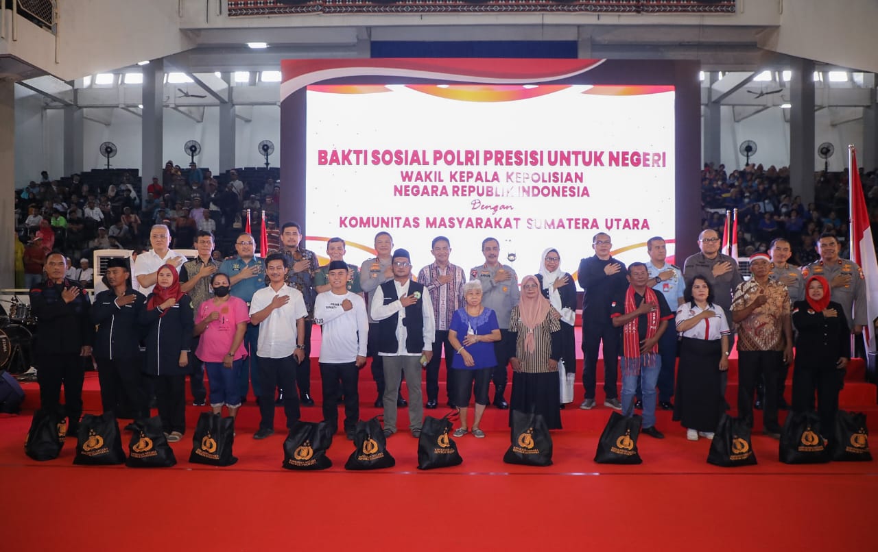 Gelar baksos, Wakapolri dan Kapolda Sumut bagikan 5.000 paket sembako Gelar baksos, Wakapolri dan Kapolda Sumut bagikan 5.000 paket sembako