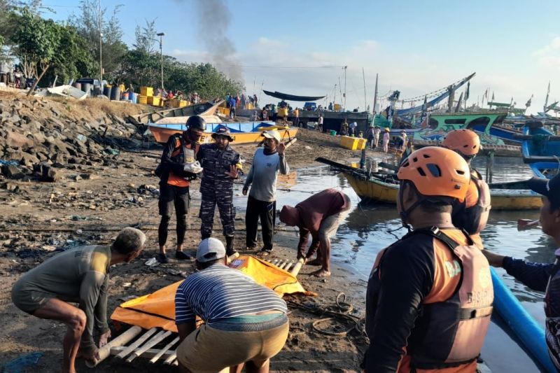 SAR gabungan Banyuwangi temukan tiga korban terakhir kapal tenggelam SAR gabungan Banyuwangi temukan tiga korban terakhir kapal tenggelam