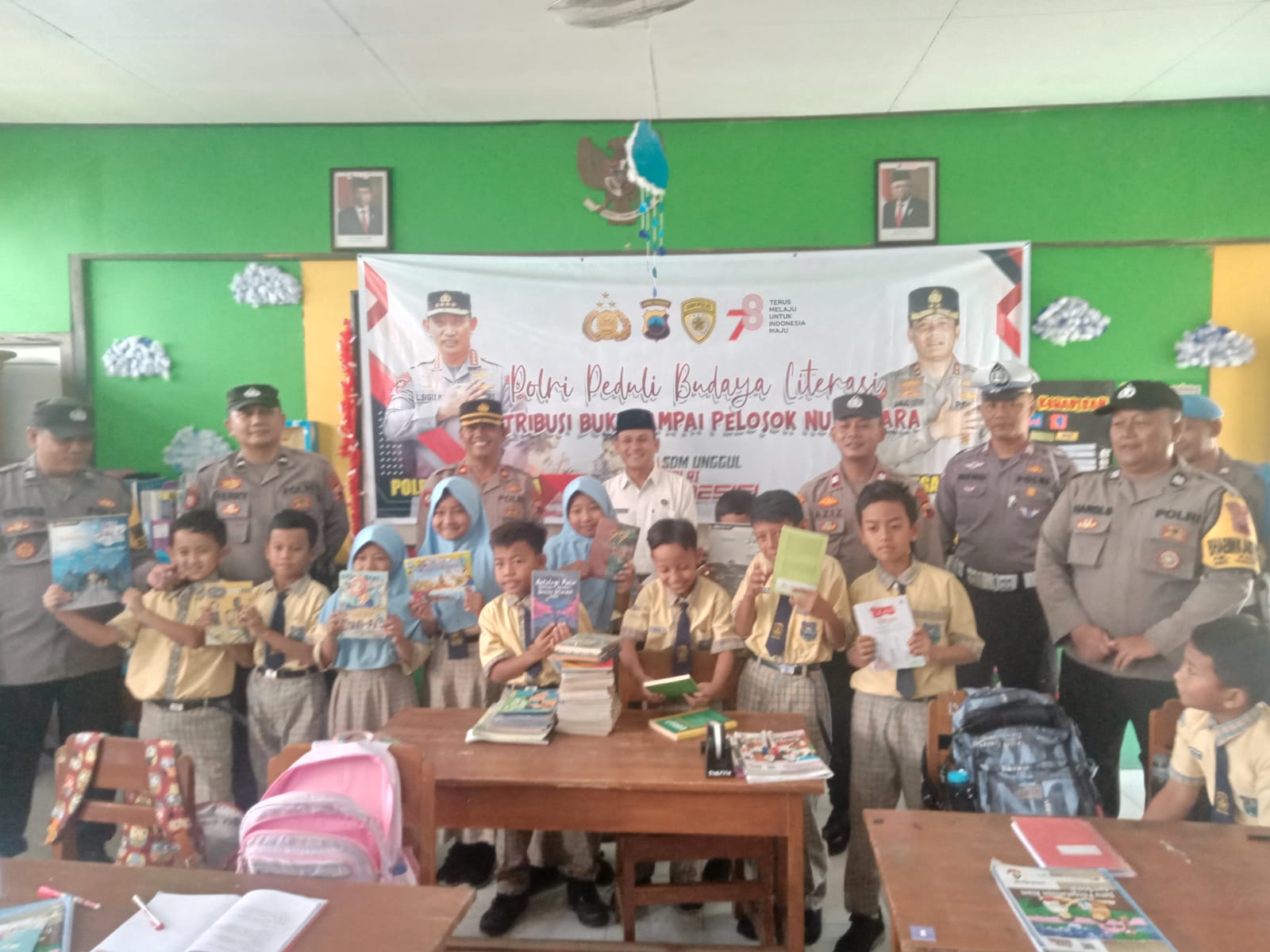 Tingkatkan budaya membaca anak, Polres Tegal Kota bagikan buku ke sekolah Tingkatkan budaya membaca anak, Polres Tegal Kota bagikan buku ke sekolah