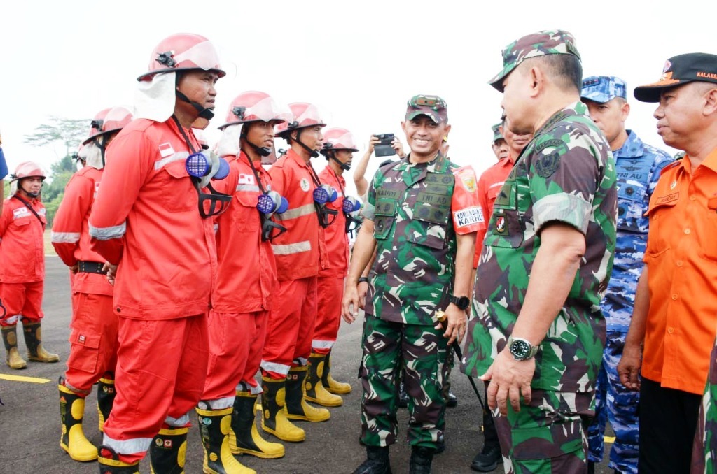KASAD Dudung Abdurachman cek kesiapan penanganan Karhutla di Sumbagsel KASAD Dudung Abdurachman cek kesiapan penanganan Karhutla di Sumbagsel