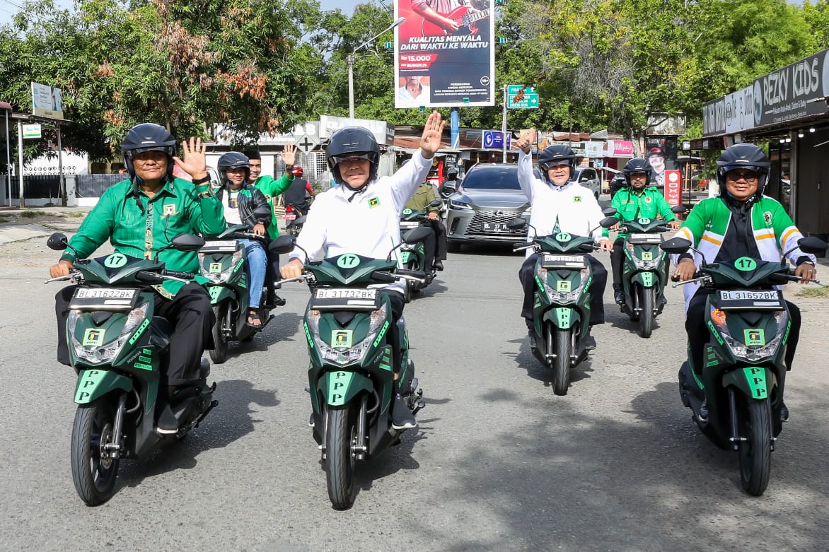 Plt Ketum PPP ajak kader keliling Banda Aceh dengan sepeda motor Plt Ketum PPP ajak kader keliling Banda Aceh dengan sepeda motor