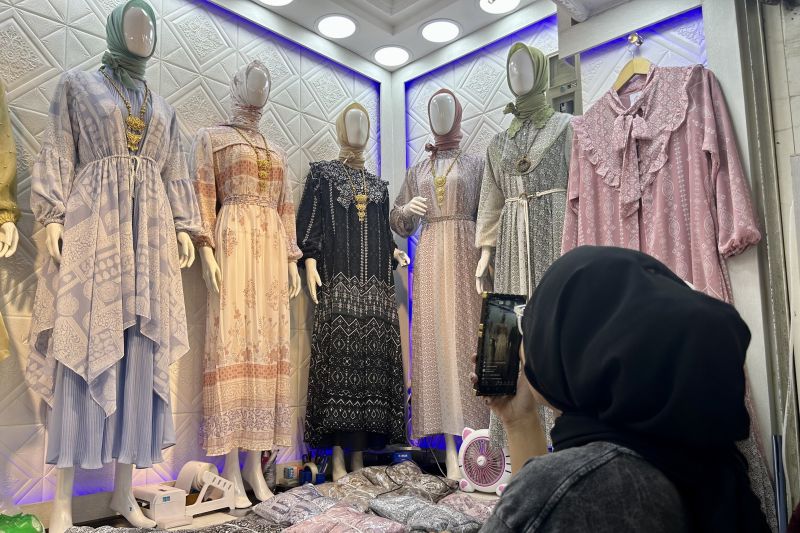 Pedagang di Tanah Abang sebut terbantu dengan TikTok Shop Pedagang di Tanah Abang sebut terbantu dengan TikTok Shop