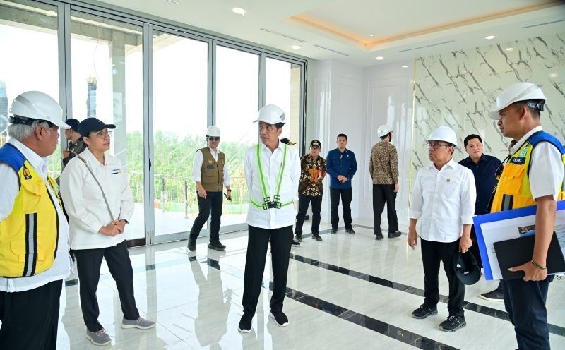 Presiden Jokowi tinjau pembangunan rumah tapak para menteri di IKN 