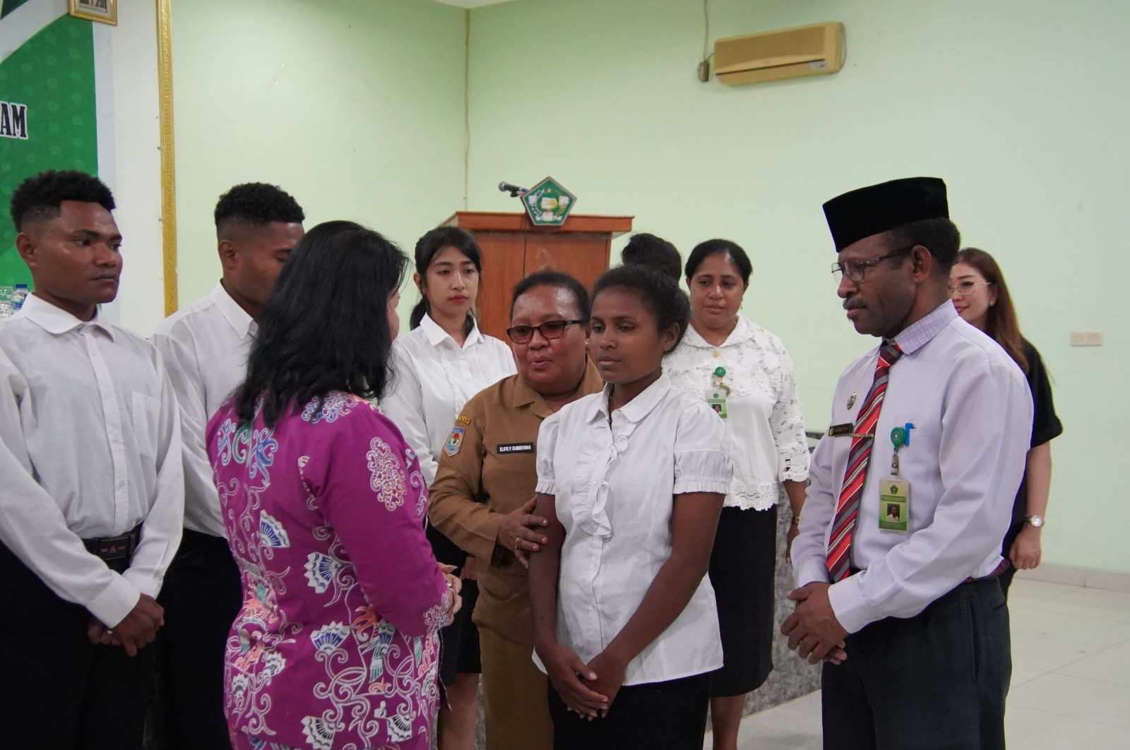 Kemenag Papua lepas 73 mahasiswa penerima beasiswa program Kita Cinta Papua Kemenag Papua lepas 73 mahasiswa penerima beasiswa program Kita Cinta Papua