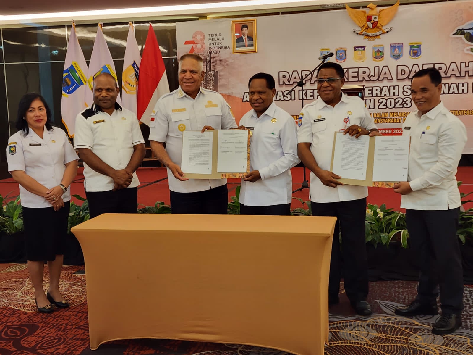 Gubernur Waterpauw minta kepala daerah se-Tanah Papua permudah investasi Gubernur Waterpauw minta kepala daerah se-Tanah Papua permudah investasi