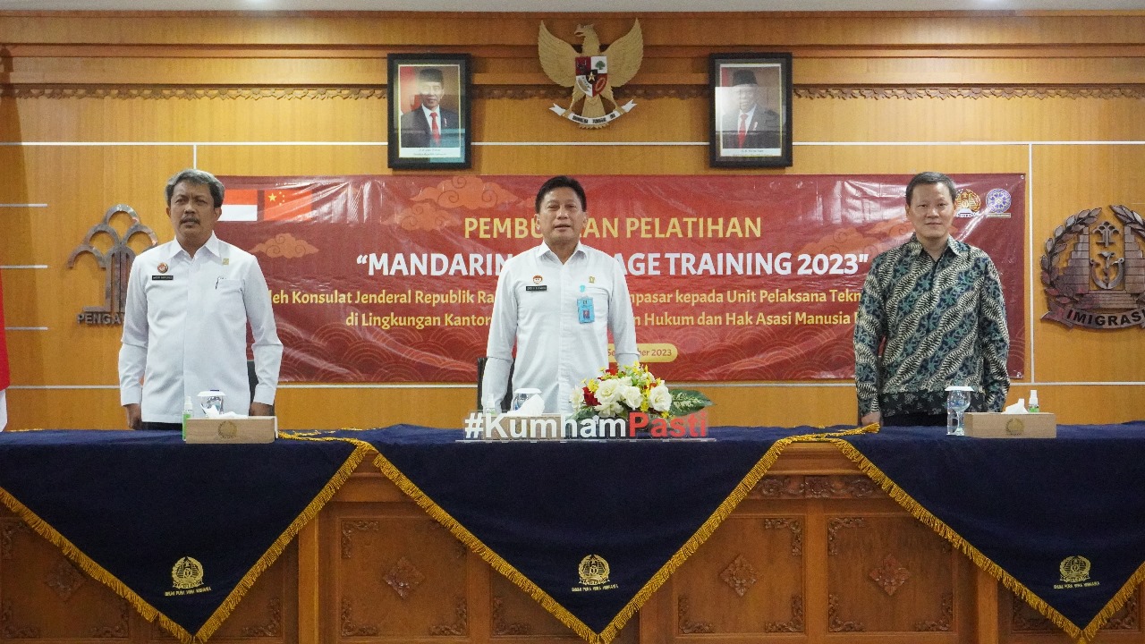 Tingkatkan kualitas SDM, pegawai imigrasi Bali ikuti kursus Bahasa Mandarin Tingkatkan kualitas SDM, pegawai imigrasi Bali ikuti kursus Bahasa Mandarin