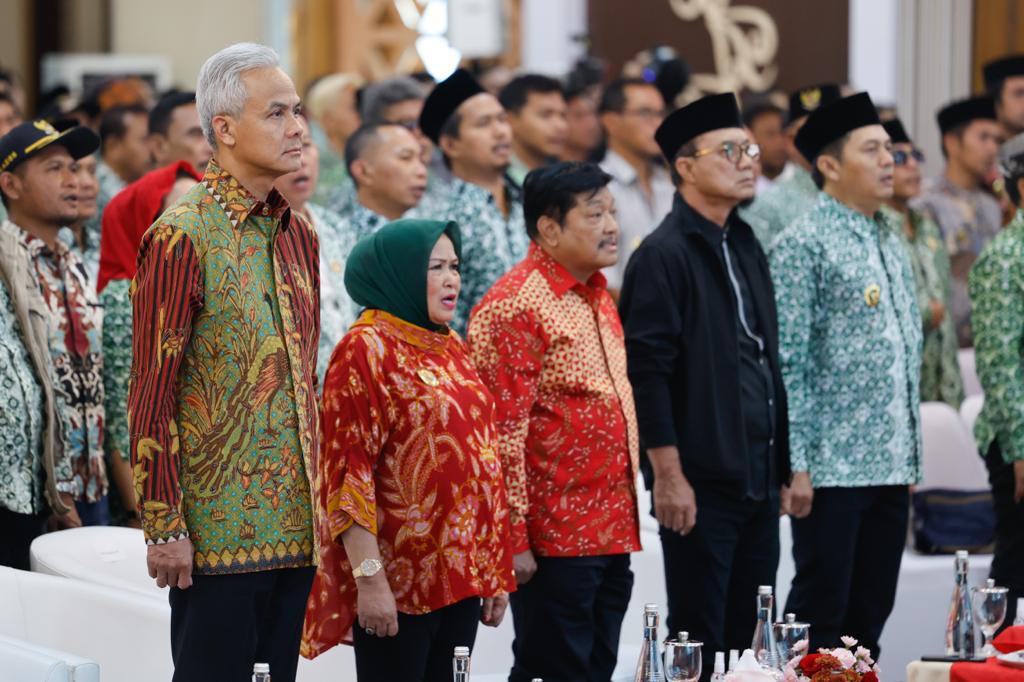 Ganjar buka Rakernas PAPDESI, minta kades makmurkan warga desa dan tak korupsi Ganjar buka Rakernas PAPDESI, minta kades makmurkan warga desa dan tak korupsi