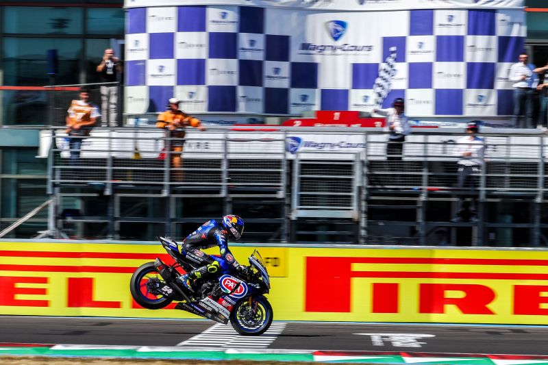 Toprak menangkan Race 1 WSBK Prancis, Bautista finis P10 Toprak menangkan Race 1 WSBK Prancis, Bautista finis P10