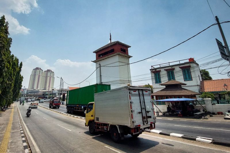 Jejak titik nol meridian utama di Menara Syahbandar Jakarta