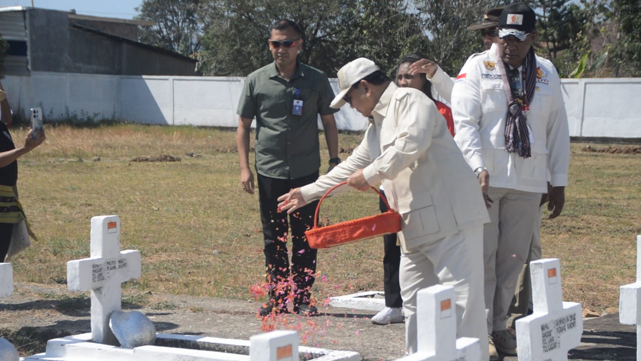 Di Atambua, Menhan Prabowo ziarah ke TMP Seroja kenang pahlawan gugur di Timor Timur Di Atambua, Menhan Prabowo ziarah ke TMP Seroja kenang pahlawan gugur di Timor Timur