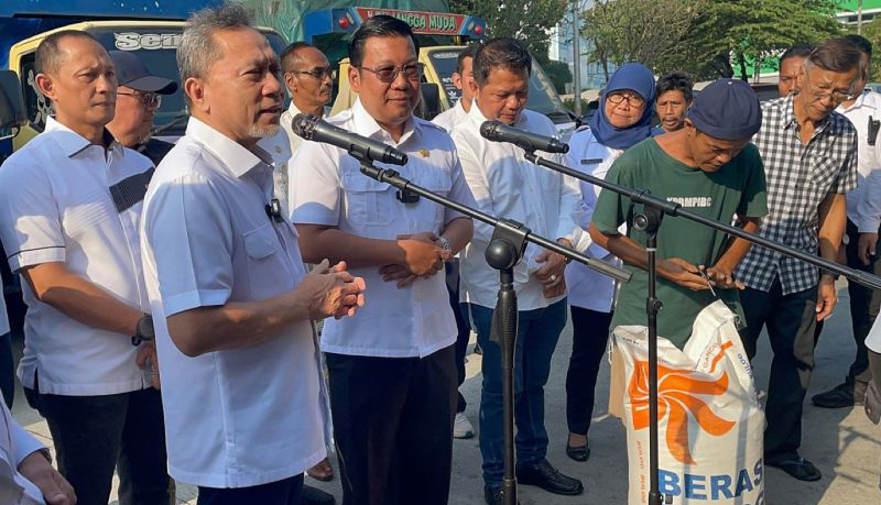 Mendag tinjau operasi pasar beras di Cipinang Mendag tinjau operasi pasar beras di Cipinang
