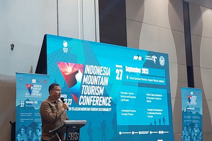 Kemenparekraf sebut wisata gunung hadapi tantangan soal lingkungan