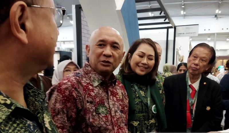 Teten sebut transformasi digital tak boleh matikan ekonomi lama Teten sebut transformasi digital tak boleh matikan ekonomi lama