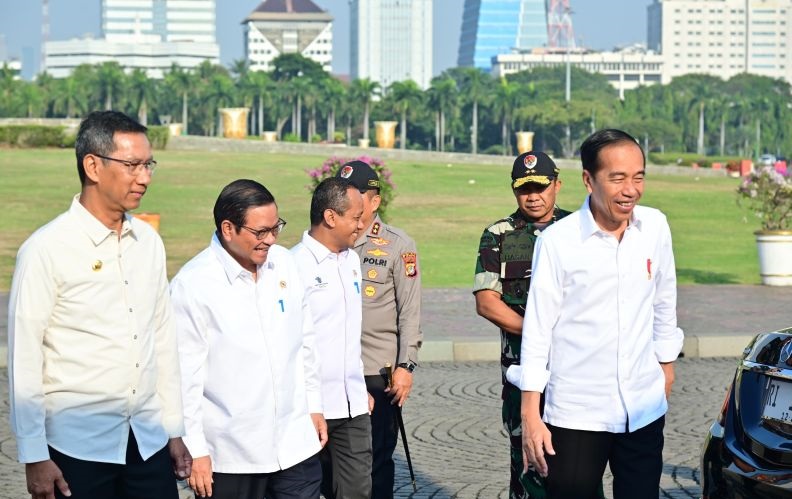 Jokowi kunjungi Cilegon untuk tinjau pembangunan industri petrokima Jokowi kunjungi Cilegon untuk tinjau pembangunan industri petrokima