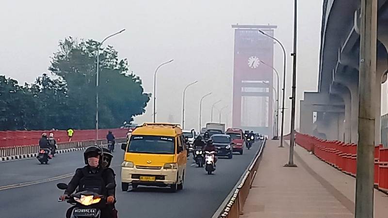 Kabut asap, jam sekolah di Palembang digeser Kabut asap, jam sekolah di Palembang digeser