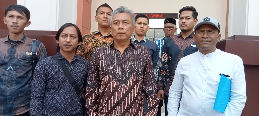 Rumah dieksekusi untuk Tol Solo-Yogya, warga gugat Presiden Jokowi Rp150 miliar Rumah dieksekusi untuk Tol Solo-Yogya, warga gugat Presiden Jokowi Rp150 miliar
