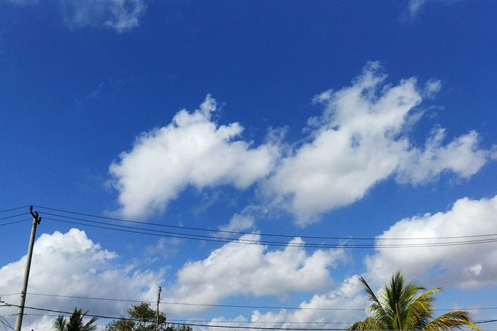 Cuaca cerah berawan diprediksi selimuti langit kota besar di Indonesia