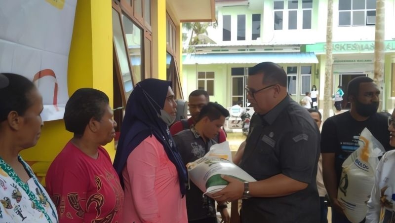 Bantuan beras disalurkan kepada 39.887 keluarga di Papua Barat Daya