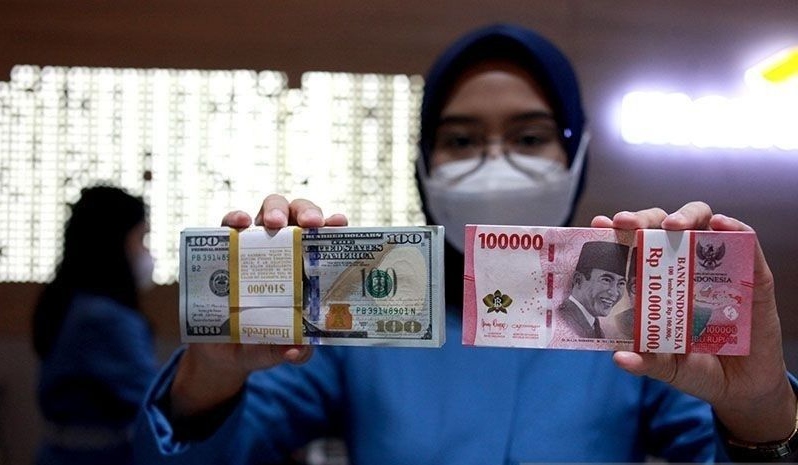 Rupiah stagnan karena investor wait and see rilis data inflasi AS