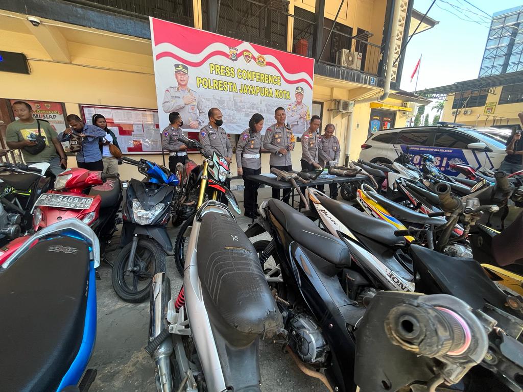Operasi Zebra Cartenz 2023, 1.047 pengendara di Jayapura dapat teguran petugas Operasi Zebra Cartenz 2023, 1.047 pengendara di Jayapura dapat teguran petugas
