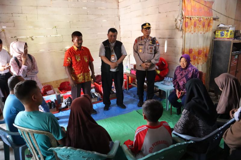 Mensos Risma beri dukungan psikologis korban rudapaksa Bojonegoro Mensos Risma beri dukungan psikologis korban rudapaksa Bojonegoro