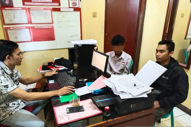 Polisi tangkap sembilan pelajar terduga pelaku penganiayaan siswa SMP Polisi tangkap sembilan pelajar terduga pelaku penganiayaan siswa SMP