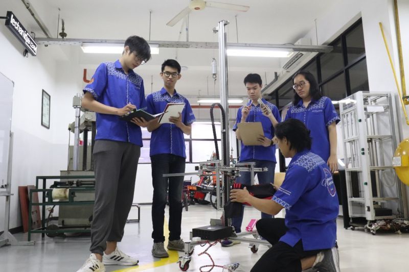 Mahasiswa Ubaya ciptakan alat bantu berpakaian tunadaksa Mahasiswa Ubaya ciptakan alat bantu berpakaian tunadaksa