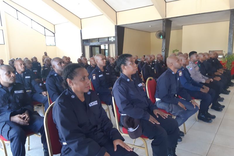 Pemkot Jayapura beri pelatihan bagi 50 tenaga sekuriti OAP Pemkot Jayapura beri pelatihan bagi 50 tenaga sekuriti OAP