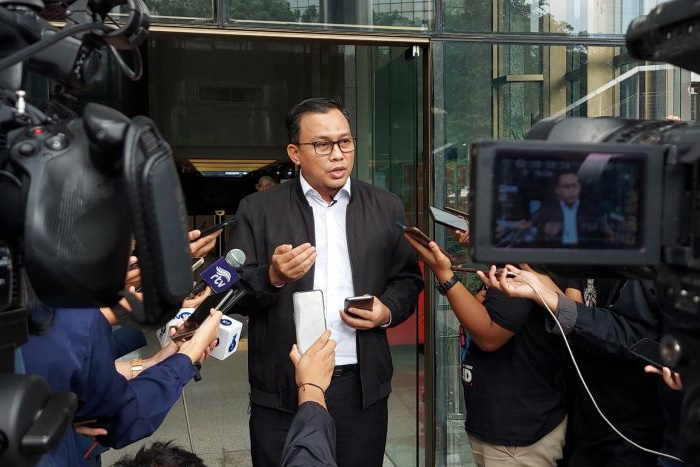 KPK panggil Dahlan Iskan terkait kasus korupsi LNG Pertamina KPK panggil Dahlan Iskan terkait kasus korupsi LNG Pertamina