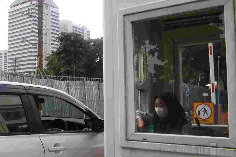 DKI terapkan tarif parkir tertinggi bagi kendaraan tak lulus uji emisi DKI terapkan tarif parkir tertinggi bagi kendaraan tak lulus uji emisi