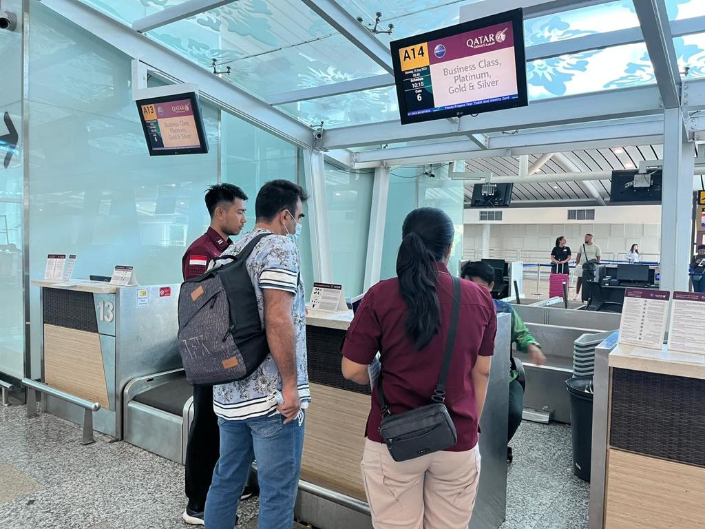 Diduga bobol ATM, WNA Turki dideportasi Diduga bobol ATM, WNA Turki dideportasi