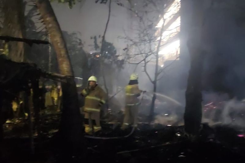 Kebakaran akibat pembakaran sampah kembali terjadi di Jakbar Kebakaran akibat pembakaran sampah kembali terjadi di Jakbar