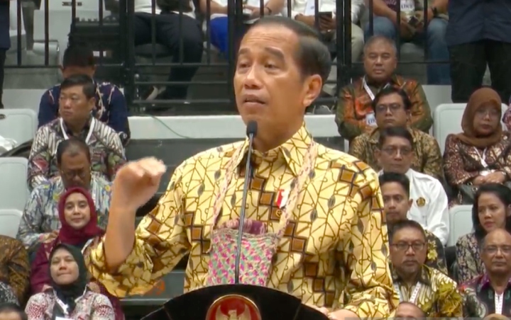 Presiden Jokowi ajak nelayan tanam mangrove di pesisir Presiden Jokowi ajak nelayan tanam mangrove di pesisir