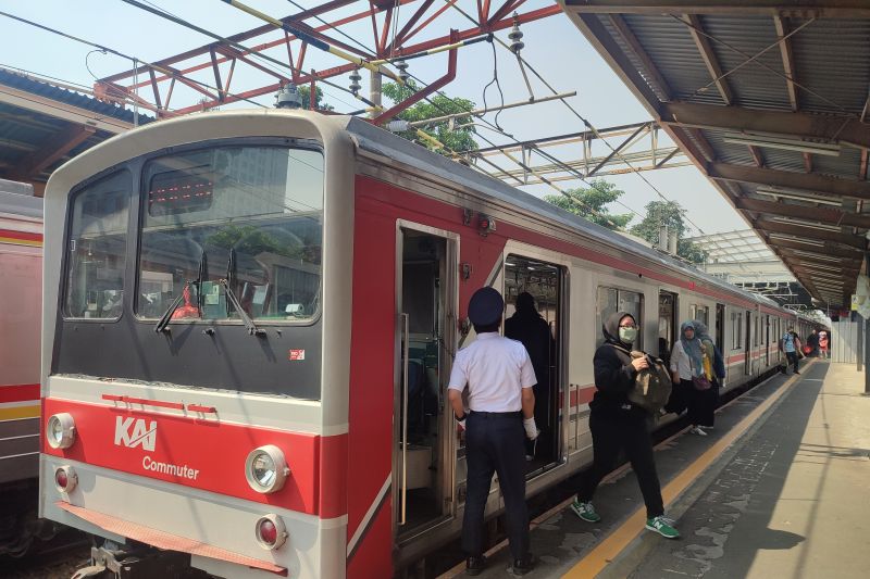 Ruang aman bagi perempuan di gerbong ujung Commuter Line Ruang aman bagi perempuan di gerbong ujung Commuter Line