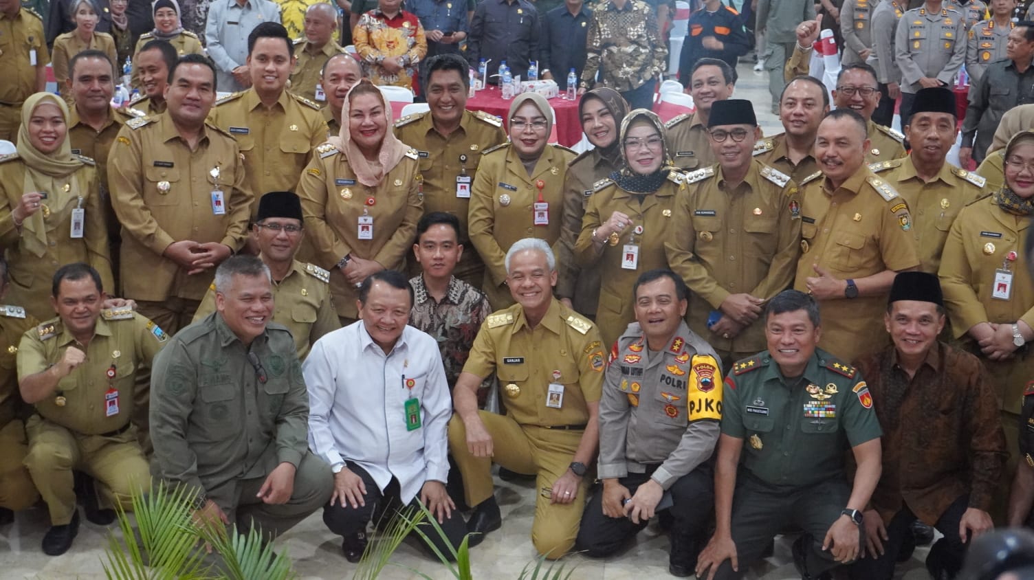 Wali Kota Tegal, Dedy Yon hadiri pamitan Ganjar Pranowo Wali Kota Tegal, Dedy Yon hadiri pamitan Ganjar Pranowo