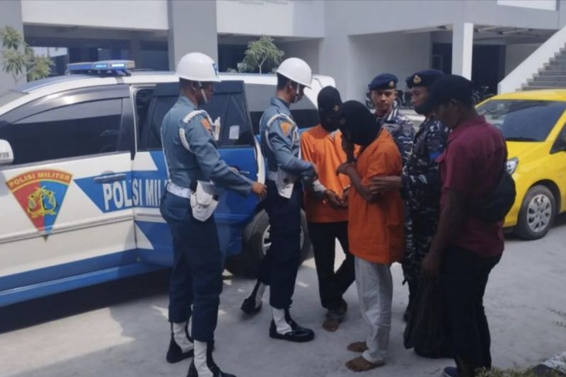 TNI AL Dumai amankan dua penyelundup 4,9 kg sabu-sabu dari Malaysia