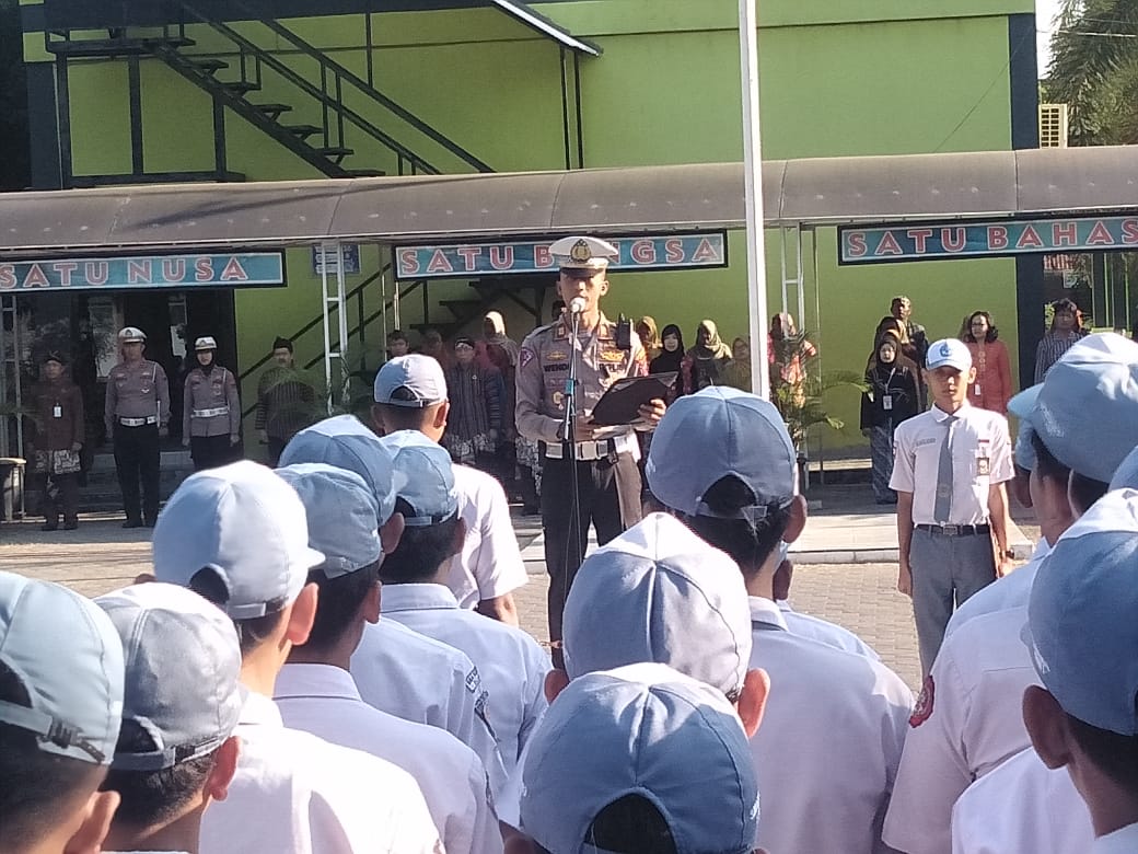 Kapolres Tegal ajak siswa ciptakan lingkungan sekolah yang aman Kapolres Tegal ajak siswa ciptakan lingkungan sekolah yang aman