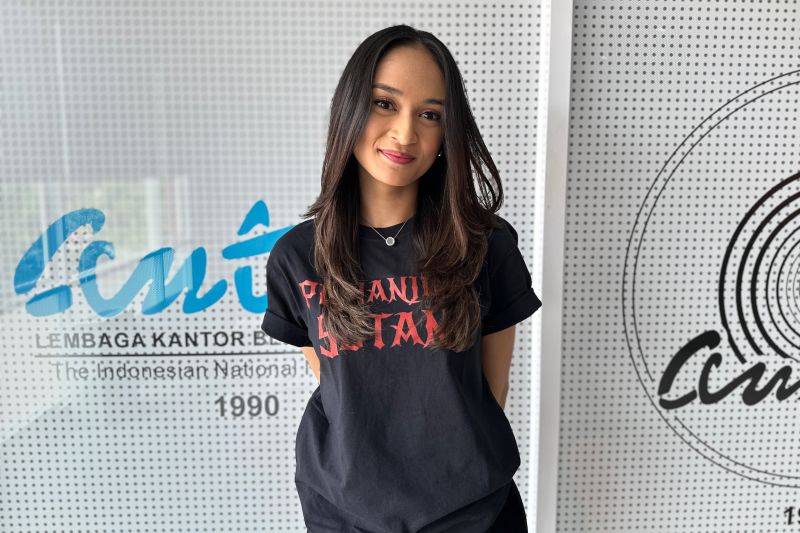 Gemi Nastiti berperan sebagai hantu nekat di film Perjanjian Setan Gemi Nastiti berperan sebagai hantu nekat di film Perjanjian Setan