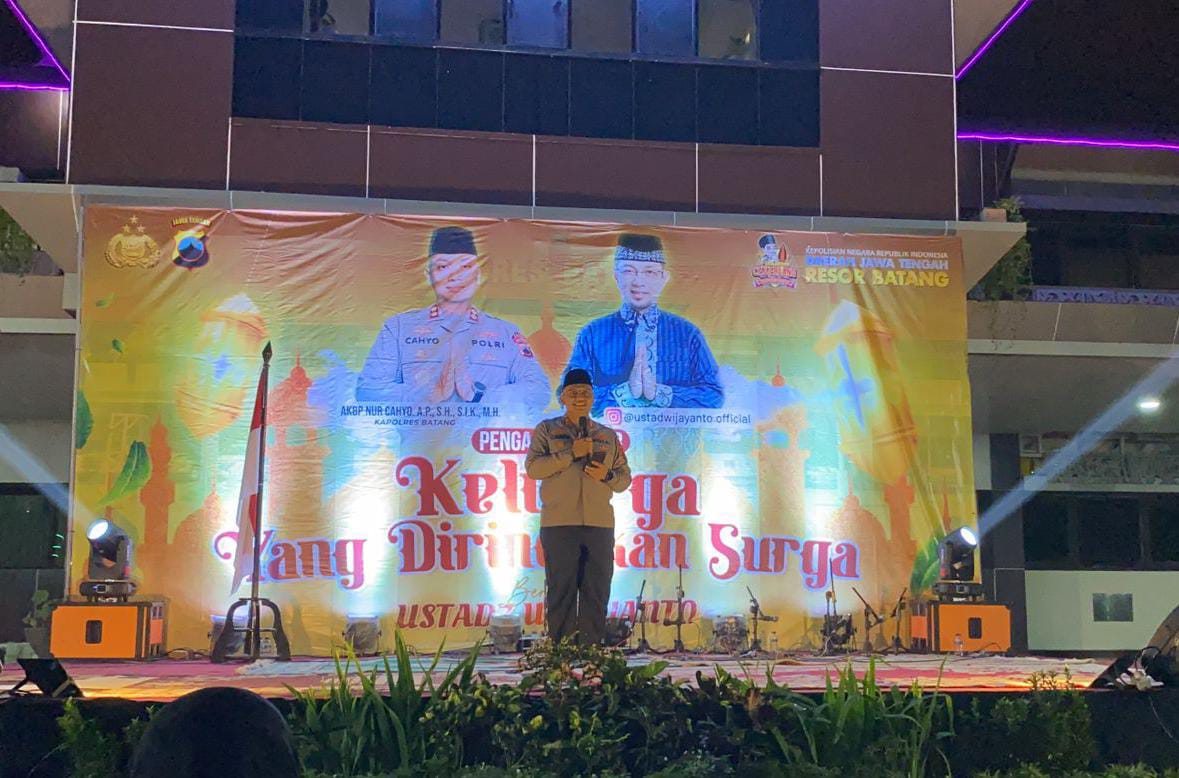 Cooling system jelang Pilkada, Polres Batang gelar tabligh akbar Cooling system jelang Pilkada, Polres Batang gelar tabligh akbar