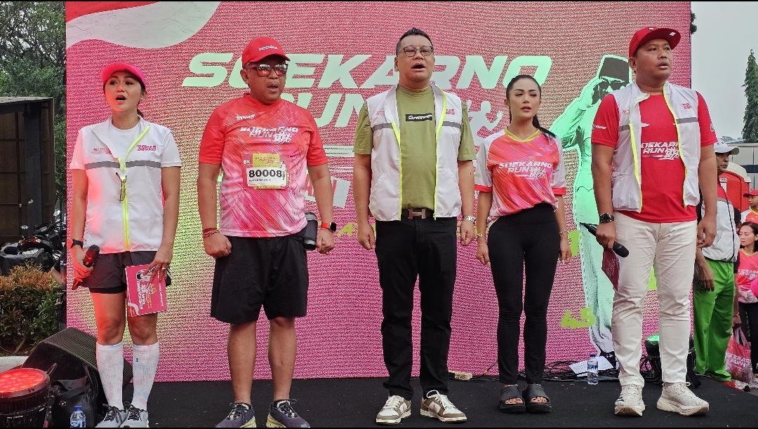 Hasto: Berlari di atas kaki sendiri Hasto: Berlari di atas kaki sendiri