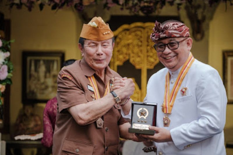 Koordinator Stafsus Presiden terima penghargaan Bintang Legiun Veteran Koordinator Stafsus Presiden terima penghargaan Bintang Legiun Veteran