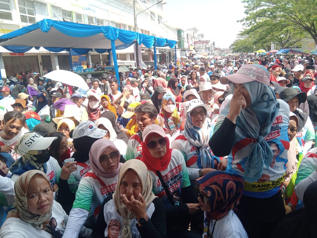 Ribuan warga hadiri deklarasi anti korupsi yang digelar Sahabat Bang Ara Ribuan warga hadiri deklarasi anti korupsi yang digelar Sahabat Bang Ara