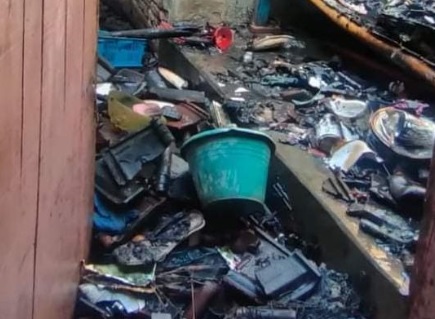 Ditinggal belanja kerupuk, rumah warga Jepangpakis Kudus terbakar Ditinggal belanja kerupuk, rumah warga Jepangpakis Kudus terbakar