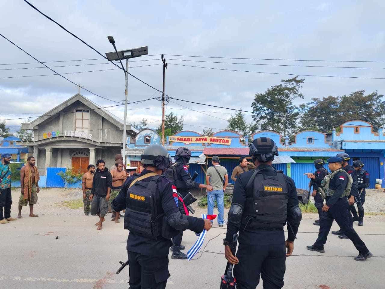 Ratusan polisi jaga 8 titik jadi tempat berkumpul massa demo KNPB di Jayapura Ratusan polisi jaga 8 titik jadi tempat berkumpul massa demo KNPB di Jayapura